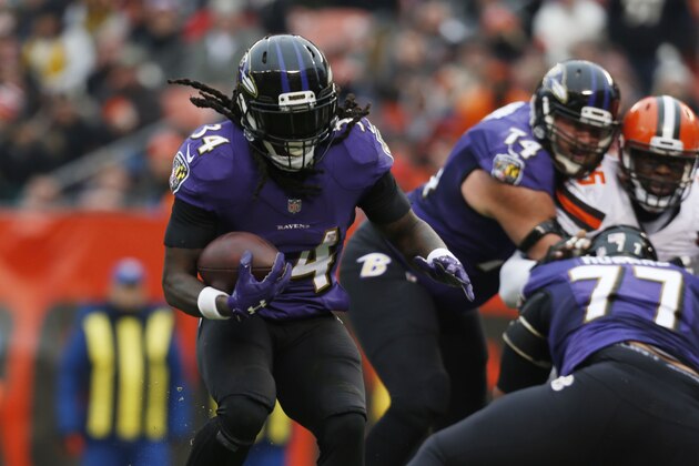 CLEVELAND, OH - DECEMBER 17: Alex Collins #34 of the Baltimore Ravens runs the ball in the first half against the Cleveland Browns at FirstEnergy Stadium on December 17, 2017 in Cleveland, Ohio. (Photo by Kirk Irwin/Getty Images)