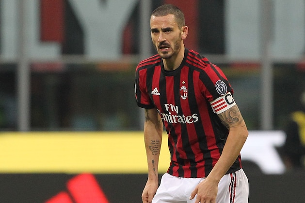 MILAN, ITALY - DECEMBER 13:  Leonardo Bonucci of AC Milan in action during the Tim Cup match between AC Milan and Hellas Verona FC at Stadio Giuseppe Meazza on December 13, 2017 in Milan, Italy.  (Photo by Marco Luzzani/Getty Images)