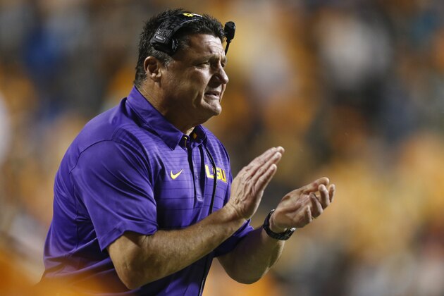 KNOXVILLE, TN - NOVEMBER 18:  Head coach Ed Orgeron of the LSU Tigers looks on against the Tennessee Volunteers at Neyland Stadium on November 18, 2017 in Knoxville, Tennessee.  (Photo by Michael Reaves/Getty Images)