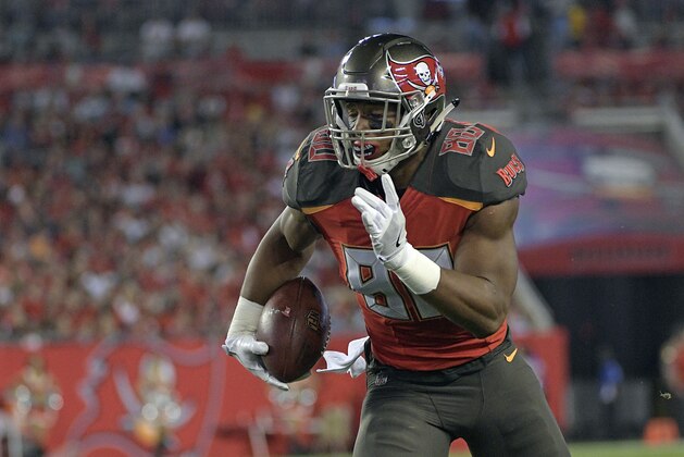 Tampa Bay Buccaneers tight end O.J. Howard catches a 30-yard pass for a touchdown against the Atlanta Falcons during the first half of an NFL football game, Monday, Dec. 18, 2017, in Tampa, Fla. (AP Photo/Phelan M. Ebenhack)