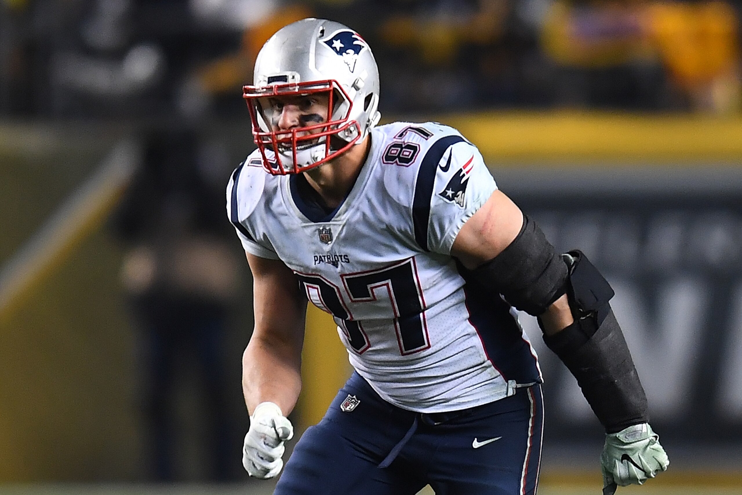 PITTSBURGH, PA - DECEMBER 17:  Rob Gronkowski #87 of the New England Patriots in action during the game against the Pittsburgh Steelers at Heinz Field on December 17, 2017 in Pittsburgh, Pennsylvania. (Photo by Joe Sargent/Getty Images) *** Local Caption ***