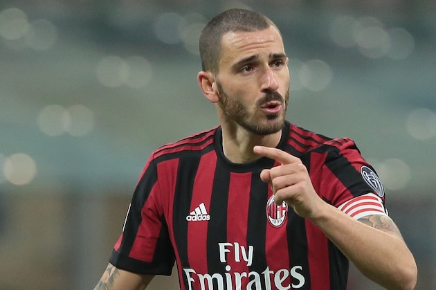 MILAN, ITALY - DECEMBER 13:  Leonardo Bonucci of AC Milan gestures during the Tim Cup match between AC Milan and Hellas Verona FC at Stadio Giuseppe Meazza on December 13, 2017 in Milan, Italy.  (Photo by Emilio Andreoli/Getty Images)