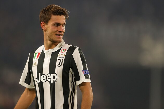 TURIN, ITALY - NOVEMBER 22:  Daniele Rugani of Juventus looks on during the UEFA Champions League group D match between Juventus and FC Barcelona at Allianz Stadium on November 22, 2017 in Turin, Italy.  (Photo by Amin Mohammad Jamali/Getty Images)