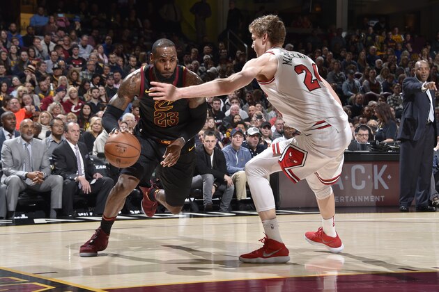 CLEVELAND, OH - DECEMBER 21: LeBron James #23 of the Cleveland Cavaliers handles the ball against the Chicago Bulls on December 21, 2017 at Quicken Loans Arena in Cleveland, Ohio.  NOTE TO USER: User expressly acknowledges and agrees that, by downloading and or using this Photograph, user is consenting to the terms and conditions of the Getty Images License Agreement. Mandatory Copyright Notice: Copyright 2017 NBAE (Photo by David Liam Kyle/NBAE via Getty Images)