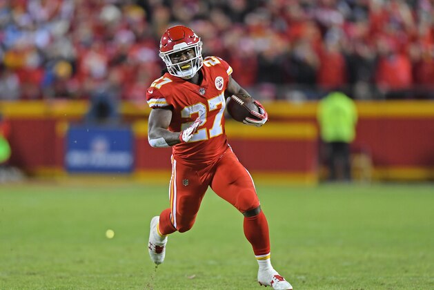 KANSAS CITY, MO - DECEMBER 16:  Running back Kareem Hunt #27 of the Kansas City Chiefs runs up field against the Los Angeles Chargers during the first half at Arrowhead Stadium on December 16, 2017 in Kansas City, Missouri.  (Photo by Peter G. Aiken/Getty Images)