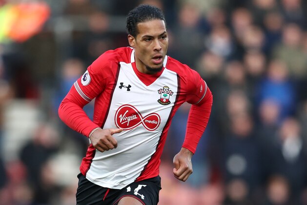 SOUTHAMPTON, ENGLAND - NOVEMBER 26: Virgil van Dijk of Southampton during the Premier League match between Southampton and Everton at St Mary's Stadium on November 26, 2017 in Southampton, England. (Photo by Catherine Ivill/Getty Images)