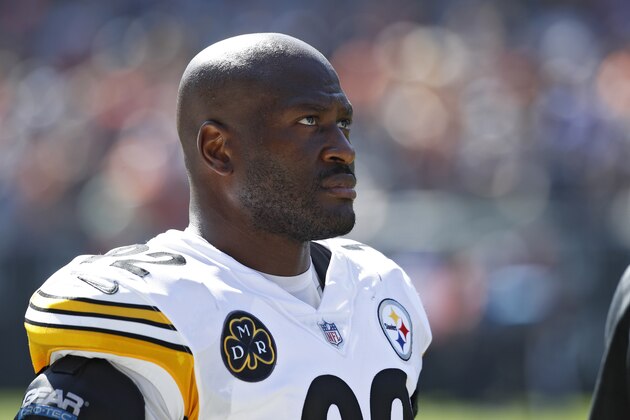 CHICAGO, IL - SEPTEMBER 24: James Harrison #92 of the Pittsburgh Steelers looks on during a game against the Chicago Bears at Soldier Field on September 24, 2017 in Chicago, Illinois. The Bears won 23-17 in overtime. (Photo by Joe Robbins/Getty Images)