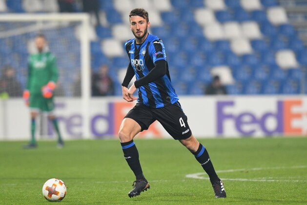 REGGIO NELL'EMILIA, ITALY - DECEMBER 07:  Bryan Cristante of Atalanta in action during the UEFA Europa League group E match between Atalanta and Olympique Lyon at Mapei Stadium - Citta' del Tricolore on December 7, 2017 in Reggio nell'Emilia, Italy.  (Photo by Alessandro Sabattini/Getty Images)