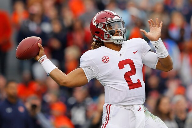 AUBURN, AL - NOVEMBER 25:  Jalen Hurts #2 of the Alabama Crimson Tide throws a pass during the first quarter against the Auburn Tigers at Jordan Hare Stadium on November 25, 2017 in Auburn, Alabama.  (Photo by Kevin C. Cox/Getty Images)
