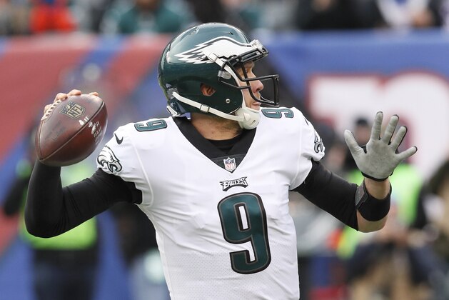 EAST RUTHERFORD, NJ - DECEMBER 17:  Quarterback Nick Foles #9 of the Philadelphia Eagles throws a pass in an NFL football game against the New York Giants on December 17, 2017 at MetLife Stadium in East Rutherford, New Jersey. Eagles won 34-29. (Photo by Paul Bereswill/Getty Images)
