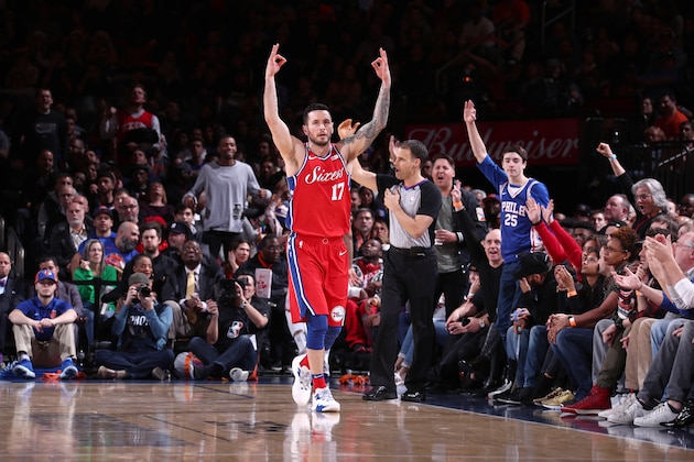 NEW YORK, NY - DECEMBER 25: JJ Redick #17 of the Philadelphia 76ers celebrates during the game against the New York Knicks on December 25, 2017 at Madison Square Garden in New York City, New York. NOTE TO USER: User expressly acknowledges and agrees that, by downloading and/or using this photograph, user is consenting to the terms and conditions of the Getty Images License Agreement. Mandatory Copyright Notice: Copyright 2017 NBAE (Photo by Nathaniel S. Butler/NBAE via Getty Images)