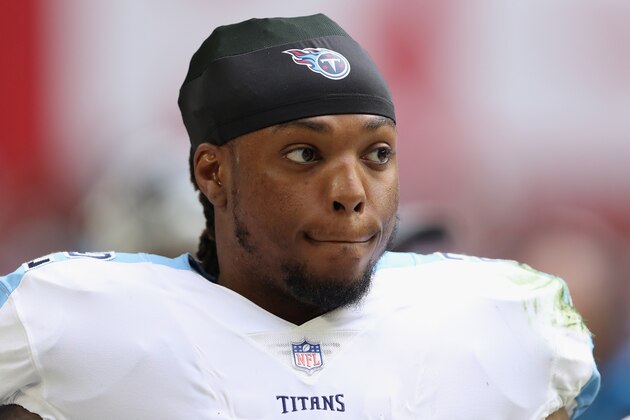 GLENDALE, AZ - DECEMBER 10:  Running back Derrick Henry #22 of the Tennessee Titans on the bench during the NFL game against the Arizona Cardinals at the University of Phoenix Stadium on December 10, 2017 in Glendale, Arizona.  The Cardinals defeated the Titans 12-7.  (Photo by Christian Petersen/Getty Images)