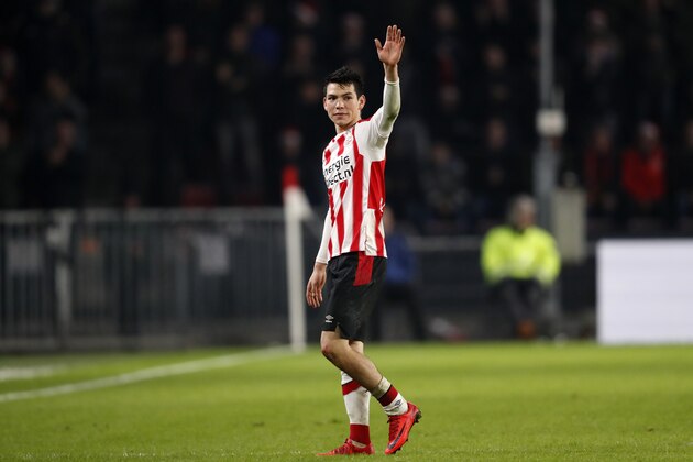 EINDHOVEN, NETHERLANDS - DECEMBER 23: Hirving Lozano of PSV during the Dutch Eredivisie  match between PSV v Vitesse at the Philips Stadium on December 23, 2017 in Eindhoven Netherlands (Photo by Edwin van Zandvoort/Soccrates/Getty Images)
