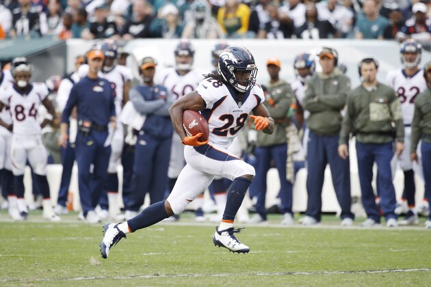 PHILADELPHIA, PA - NOVEMBER 05: Jamaal Charles #28 of the Denver Broncos runs the ball during a game against the Philadelphia Eagles at Lincoln Financial Field on November 5, 2017 in Philadelphia, Pennsylvania. The Eagles defeated the Broncos 51-23. (Photo by Joe Robbins/Getty Images)