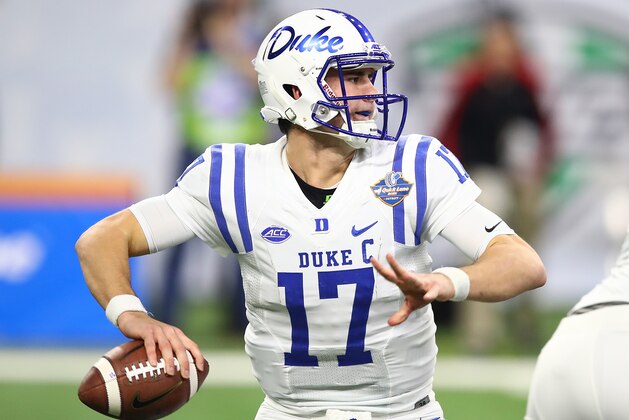 DETROIT, MI - DECEMBER 26:  Daniel Jones #17 of the Duke Blue Devils throws a first half pass while playing the Northern Illinois Huskies during the Quick Lane Bowl at Ford Field on December 26, 2017 in Detroit Michigan. (Photo by Gregory Shamus/Getty Images)