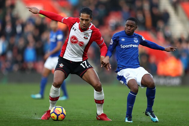 SOUTHAMPTON, ENGLAND - NOVEMBER 26: Virgil van Dijk of Southampton and Ademola Lookman of Everton during the Premier League match between Southampton and Everton at St Mary's Stadium on November 26, 2017 in Southampton, England. (Photo by Catherine Ivill/Getty Images)