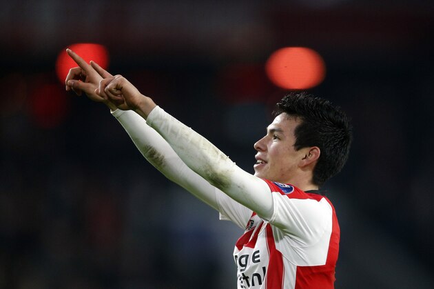 Hirving Lozano of PSV during the Dutch Eredivisie match between PSV Eindhoven and Vitesse Arnhem at the Phillips stadium on December 23, 2017 in Eindhoven, The Netherlands(Photo by VI Images via Getty Images)