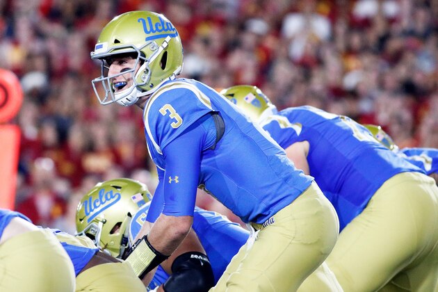 LOS ANGELES, CA - NOVEMBER 18:  Josh Rosen #3 of the UCLA Bruins communicates to his teammates during the NCAA college football game against the USC Trojans at the Los Angeles Memorial Coliseum on November 18, 2017 in Los Angeles, California.  (Photo by Josh Lefkowitz/Getty Images)