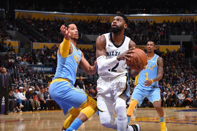 LOS ANGELES, CA - DECEMBER 27: Tyreke Evans #12 of the Memphis Grizzlies shoots the ball during the game against the Los Angeles Lakers on December 27, 2017 at STAPLES Center in Los Angeles, California. NOTE TO USER: User expressly acknowledges and agrees that, by downloading and/or using this Photograph, user is consenting to the terms and conditions of the Getty Images License Agreement. Mandatory Copyright Notice: Copyright 2017 NBAE (Photo by Andrew D. Bernstein/NBAE via Getty Images)