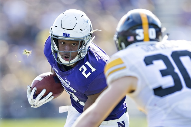 EVANSTON, IL - OCTOBER 21:  Justin Jackson #21 of the Northwestern Wildcats runs the ball during a game against the Iowa Hawkeyes at Ryan Field on October 21, 2017 in Evanston, Illinois.  The Wildcats defeated the Hawkeyes 17-10.  (Photo by Wesley Hitt/Getty Images)
