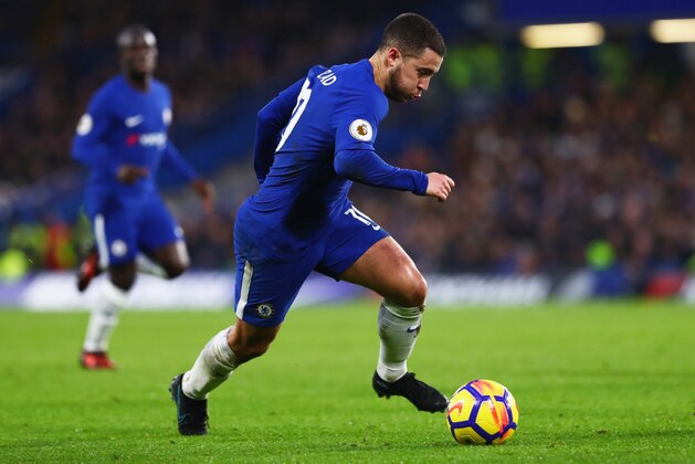 LONDON, ENGLAND - DECEMBER 26:  Eden Hazard of Chelsea runs with the ball during the Premier League match between Chelsea and Brighton and Hove Albion at Stamford Bridge on December 26, 2017 in London, England.  (Photo by Clive Rose/Getty Images)