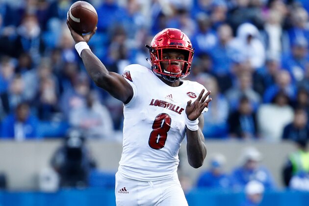 LEXINGTON, KY - NOVEMBER 25:  Lamar Jackson #8 of the Louisville Cardinals throws a  pass against the Kentucky Wildcats during the game at Commonwealth Stadium on November 25, 2017 in Lexington, Kentucky.  (Photo by Andy Lyons/Getty Images)