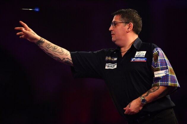 LONDON, ENGLAND - DECEMBER 28: Gary Anderson in action during his Third Round Match against Steve West during the 2018 William Hill PDC World Darts Championships on Day Twelve at Alexandra Palace on December 28, 2017 in London, England. (Photo by Justin Setterfield/Getty Images)