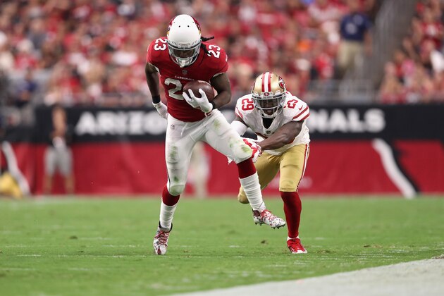 GLENDALE, AZ - OCTOBER 01: Running back Chris Johnson #23 of the Arizona Cardinals runs the ball past free safety Jaquiski Tartt #29 of the San Francisco 49ers during the second half of the NFL game at the University of Phoenix Stadium on October 1, 2017 in Glendale, Arizona.  (Photo by Christian Petersen/Getty Images)
