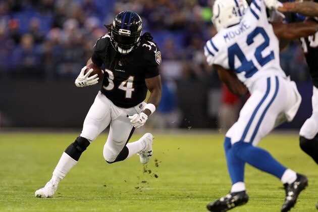 BALTIMORE, MD - DECEMBER 23: Running Back Alex Collins #34 of the Baltimore Ravens carries the ball in the first quarter against the Indianapolis Colts at M&T Bank Stadium on December 23, 2017 in Baltimore, Maryland. (Photo by Patrick Smith/Getty Images)