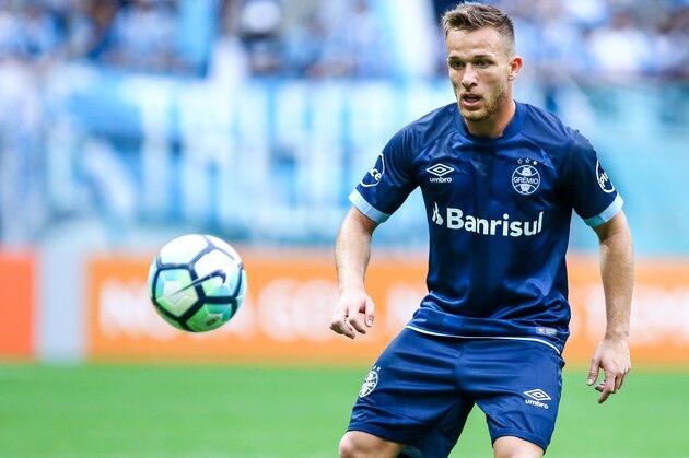 PORTO ALEGRE, BRAZIL - OCTOBER 01: Arthur of Gremio during the match Gremio v Fluminense as part of Brasileirao Series A 2017, at Arena do Gremio on October 01, 2017, in Porto Alegre, Brazil. (Photo by Lucas Uebel/Getty Images)
