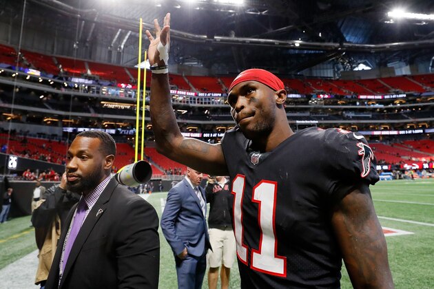ATLANTA, GA - NOVEMBER 26: Julio Jones #11 of the Atlanta Falcons walks off the field after beating the Tampa Bay Buccaneers at Mercedes-Benz Stadium on November 26, 2017 in Atlanta, Georgia. (Photo by Kevin C.  Cox/Getty Images)