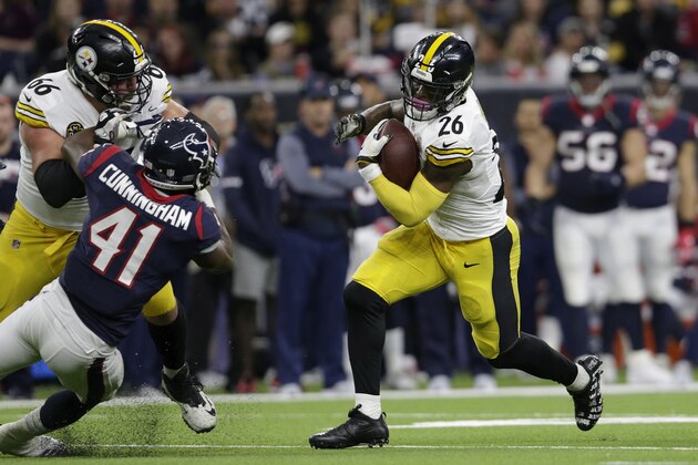 HOUSTON, TX - DECEMBER 25: Le'Veon Bell #26 of the Pittsburgh Steelers runs the ball as David DeCastro #66 blocks Zach Cunningham #41 of the Houston Texans in the second half at NRG Stadium on December 25, 2017 in Houston, Texas. (Photo by Tim Warner/Getty Images)