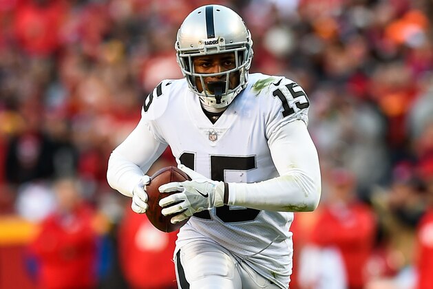 KANSAS CITY, MO - DECEMBER 10: Wide receiver Michael Crabtree #15 of the Oakland Raiders runs in the open field after a catch in the fourth quarter against the Kansas City Chiefs at Arrowhead Stadium on December 10, 2017 in Kansas City, Missouri. (Photo by Jason Hanna/Getty Images)