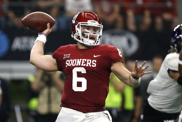 ARLINGTON, TX - DECEMBER 2: Baker Mayfield #6 of the Oklahoma Sooners throws against the TCU Horned Frogs in the first half during the Big 12 Championship at AT&T Stadium on December 2, 2017 in Arlington, Texas. (Photo by Ron Jenkins/Getty Images)