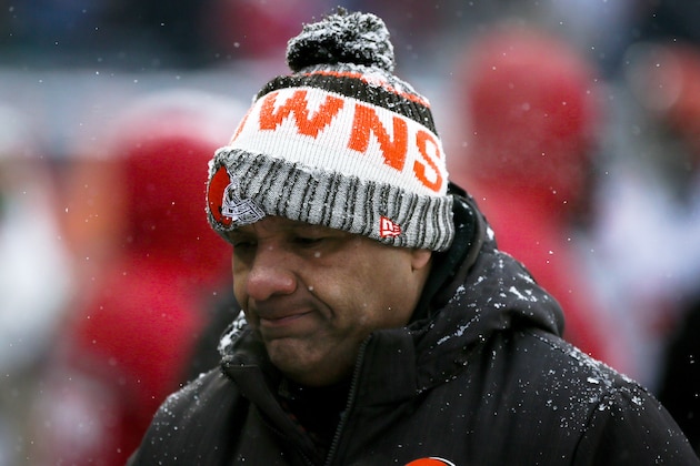 CHICAGO, IL - DECEMBER 24:  Head coach Hue Jackson of the Cleveland Browns walks off the field after the second quarter against the Chicago Bears at Solider Field on December 24, 2017 in Chicago, Illinois. (Photo by Dylan Buell/Getty Images). (Photo by Dylan Buell/Getty Images)