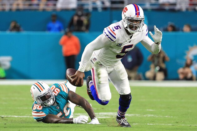 MIAMI GARDENS, FL - DECEMBER 31:  Tyrod Taylor #5 of the Buffalo Bills avoids the tackle from Andre Branch #50 of the Miami Dolphins during the second quarter at Hard Rock Stadium on December 31, 2017 in Miami Gardens, Florida.  (Photo by Mike Ehrmann/Getty Images)