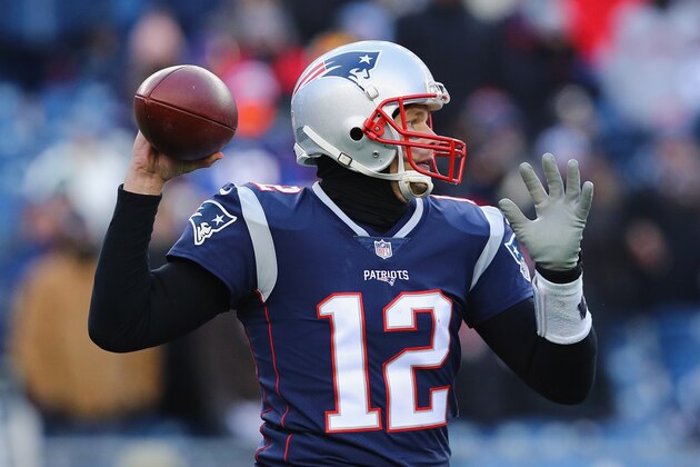 FOXBORO, MA - DECEMBER 31:  Tom Brady #12 of the New England Patriots looks to pass during the second half against the New York Jets at Gillette Stadium on December 31, 2017 in Foxboro, Massachusetts.  (Photo by Maddie Meyer/Getty Images)