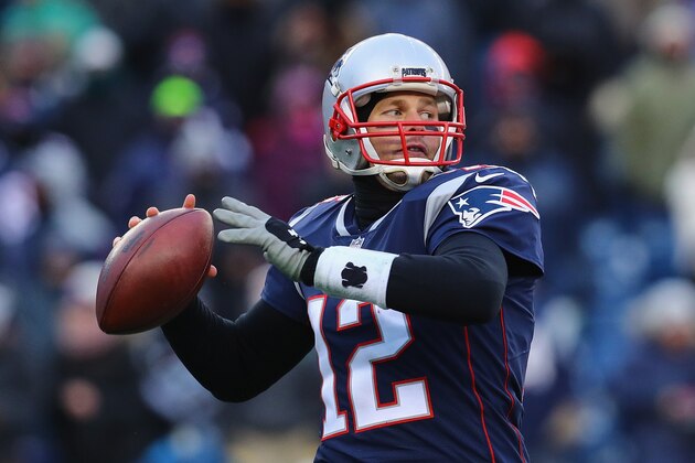 FOXBORO, MA - DECEMBER 31:  Tom Brady #12 of the New England Patriots looks to pass during the second half against the New York Jets at Gillette Stadium on December 31, 2017 in Foxboro, Massachusetts.  (Photo by Maddie Meyer/Getty Images)