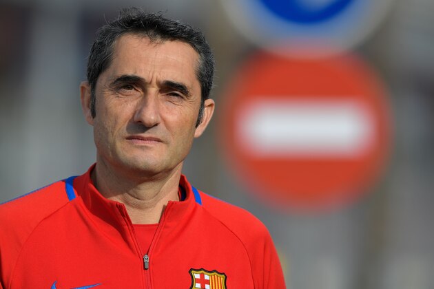 Barcelona's coach Ernesto Valverde arrives to give a press conference at the Sports Center FC Barcelona Joan Gamper in Sant Joan Despi, near Barcelona on December 22, 2017 on the eve of the Spanish League 'Clasico' football match Real Madrid CF vs FC Barcelona. / AFP PHOTO / LLUIS GENE        (Photo credit should read LLUIS GENE/AFP/Getty Images)