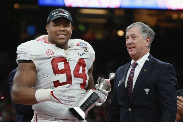 NEW ORLEANS, LA - JANUARY 01: Da'Ron Payne #94 of the Alabama Crimson Tide celebrates with the defensive player of the game trophy after the AllState Sugar Bowl against the Clemson Tigers at the Mercedes-Benz Superdome on January 1, 2018 in New Orleans, Louisiana. (Photo by Sean Gardner/Getty Images) NEW ORLEANS, LA - JANUARY 01: Da'Ron Payne #94 of the Alabama Crimson Tide celebrates with the defensive player of the game trophy after the AllState Sugar Bowl against the Clemson Tigers at the Mercedes-Benz Superdome on January 1, 2018 in New Orleans, Louisiana. (Photo by Sean Gardner/Getty Images)