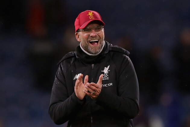 BURNLEY, ENGLAND - JANUARY 01:  Jurgen Klopp, Manager of Liverpool shows appreciation to the fans after the Premier League match between Burnley and Liverpool at Turf Moor on January 1, 2018 in Burnley, England.  (Photo by Nigel Roddis/Getty Images)