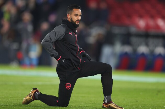 LONDON, ENGLAND - DECEMBER 28:  Theo Walcott of Arsenal warms up prior to the Premier League match between Crystal Palace and Arsenal at Selhurst Park on December 28, 2017 in London, England.  (Photo by Catherine Ivill/Getty Images)