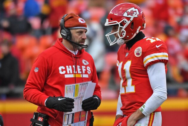 KANSAS CITY, MO - DECEMBER 24:  Quarterback Alex Smith #11 of the Kansas City Chiefs talks with co-offensive coordinator Matt Nagy against the Miami Dolphins during the second half of the game at Arrowhead Stadium on December 24, 2017 in Kansas City, Missouri. ( Photo by Peter G. Aiken/Getty Images )
