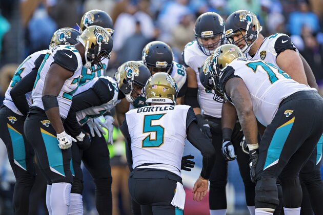 NASHVILLE, TN - DECEMBER 31:  Blake Bortles #5 of the Jacksonville Jaguars huddles his team during a game against the Tennessee Titans at Nissan Stadium on December 31, 2017 in Nashville, Tennessee.  The Titans defeated the Jaguars 15-10.  (Photo by Wesley Hitt/Getty Images)