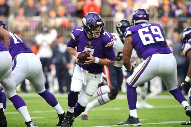 MINNEAPOLIS, MN - DECEMBER 31: Case Keenum #7 of the Minnesota Vikings hands the ball off in the first half of the game against the Chicago Bears on December 31, 2017 at U.S. Bank Stadium in Minneapolis, Minnesota. (Photo by Adam Bettcher/Getty Images)