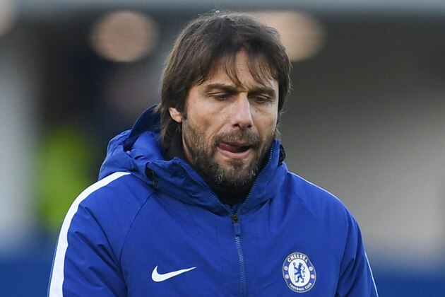 Chelsea's Italian head coach Antonio Conte gestures on the pitch after the English Premier League football match between Everton and Chelsea at Goodison Park in Liverpool, north west England on December 23, 2017.
The game finished 0-0. / AFP PHOTO / PAUL ELLIS / RESTRICTED TO EDITORIAL USE. No use with unauthorized audio, video, data, fixture lists, club/league logos or 'live' services. Online in-match use limited to 75 images, no video emulation. No use in betting, games or single club/league/player publications.  /         (Photo credit should read PAUL ELLIS/AFP/Getty Images)