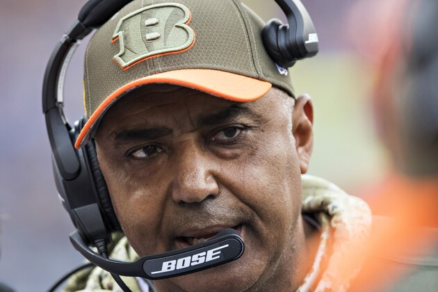 NASHVILLE, TN - NOVEMBER 12:  Head Coach Marvin Lewis of the Cincinnati Bengals on the sidelines during a game against the Tennessee Titans at Nissan Stadium on November 12, 2017 in Nashville, Tennessee.  The Titans defeated the Bengals 24-20.  (Photo by Wesley Hitt/Getty Images)