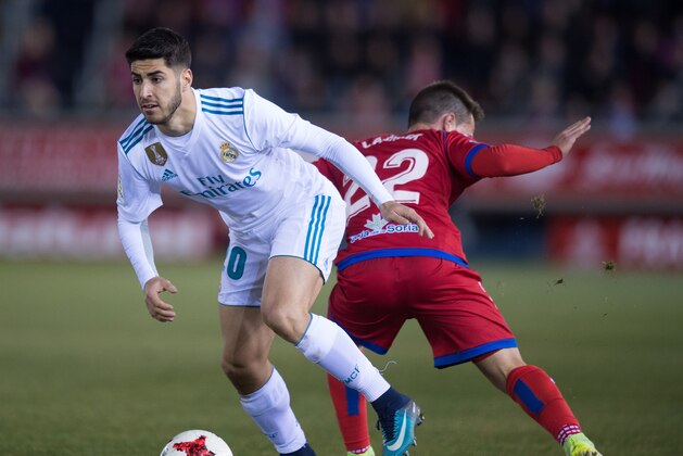 SORIA, SPAIN - JANUARY 04: Marco Asensio of Real Madrid beats Pablo Larrea of Numancia during the Copa del Rey match between Numancia and Real Madrid at Nuevo Estadio Los Pajarito on January 4, 2018 in Soria, Spain. (Photo by Denis Doyle/Getty Images)