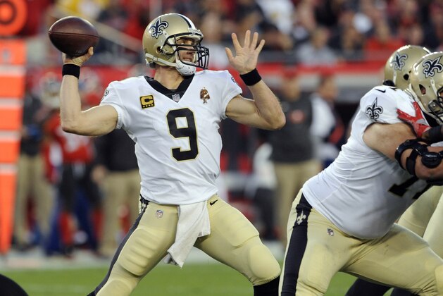 New Orleans Saints quarterback Drew Brees (9) throws a pass against the Tampa Bay Buccaneers during the first half of an NFL football game Sunday, Dec. 31, 2017, in Tampa, Fla. (AP Photo/Steve Nesius)