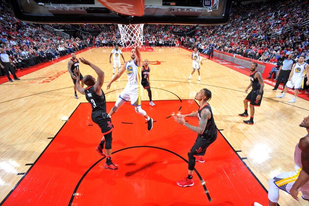 HOUSTON, TX - JANUARY 4: Stephen Curry #30 of the Golden State Warriors shoots the ball against the Houston Rockets on January 4, 2018 at the Toyota Center in Houston, Texas. NOTE TO USER: User expressly acknowledges and agrees that, by downloading and/or using this photograph, user is consenting to the terms and conditions of the Getty Images License Agreement. Mandatory Copyright Notice: Copyright 2018 NBAE (Photo by Bill Baptist/NBAE via Getty Images)